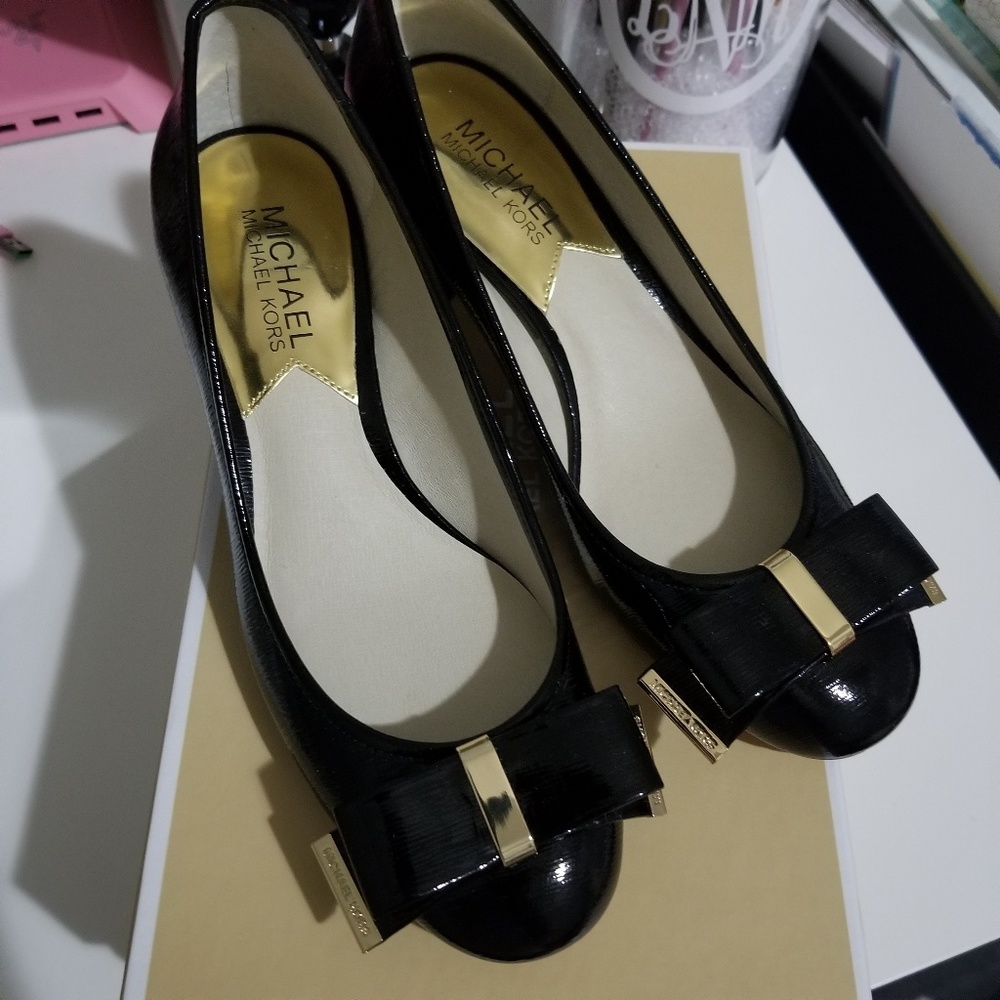 Michael Kors patent leather kitten heels